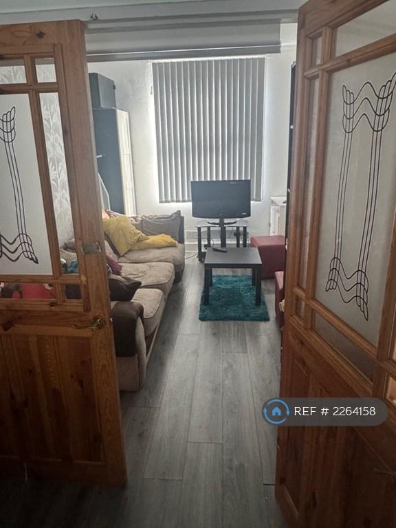 2 bedroom house in Barringtonstreet, Manchester, M11 (2 bed) (#2264158)