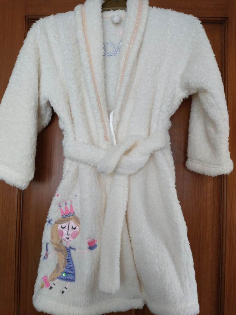 GIRLS' 'PRINCESS' DRESSING-GOWN. AGE 6/7, M&S. Height 48ins. VGC.