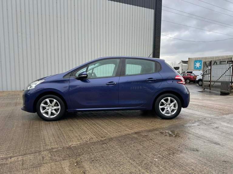 Peugeot, 208, Hatchback, 2014, Manual, 1398 (cc), 5 doors