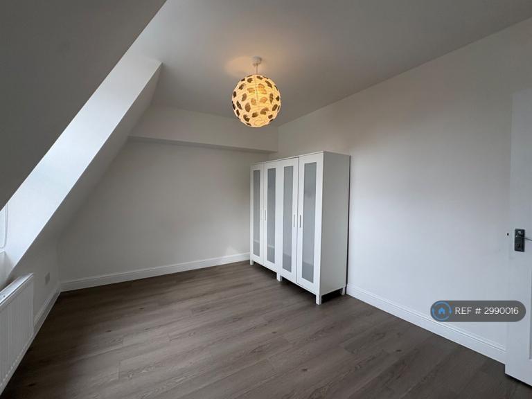4 bedroom flat in Brixton Hill, London, SW2 (4 bed) (#2990016)