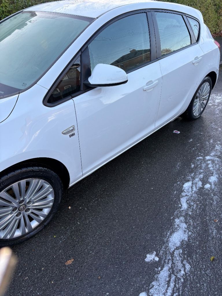 Vauxhall, ASTRA, Hatchback, 2011, Manual, 1398 (cc), 5 doors