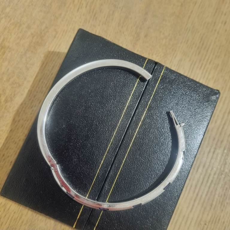 Gold 9ct Bangle / Bracelet with amethysts. 