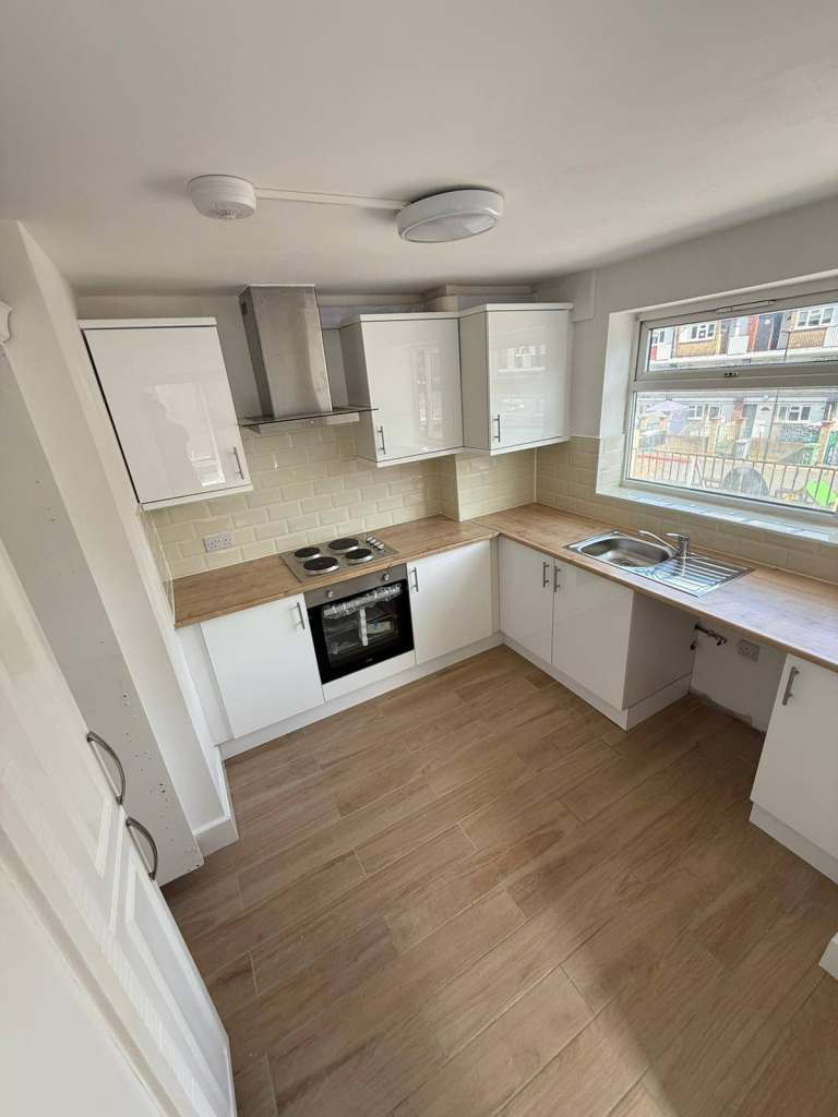 2 bedroom Property 2 Floors Canning Town , Available to rent 