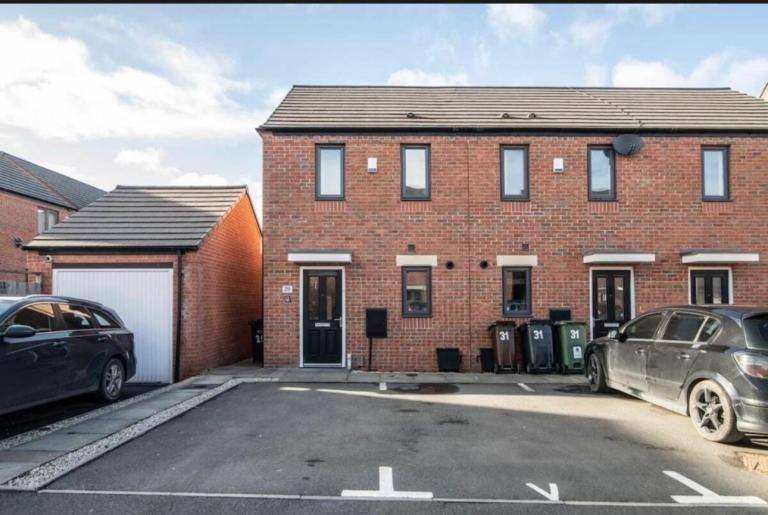 2 bedroom semi detached house for rent available immediately 