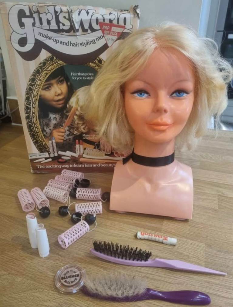Vintage 1970s Girls World styling head