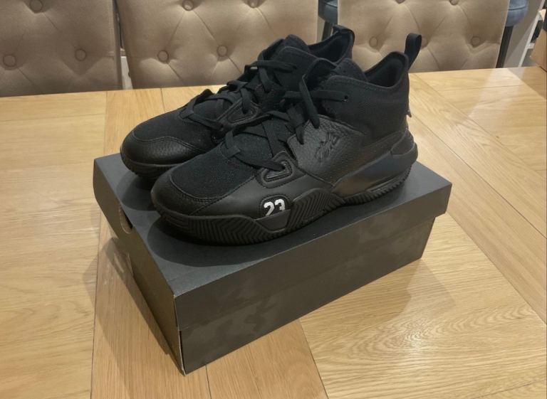 Black Jordan Trainers – 4.5 Adult