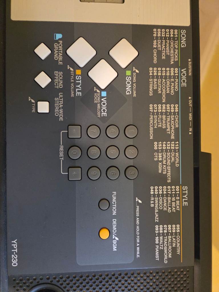 Yamaha YPT-230 electric keyboard