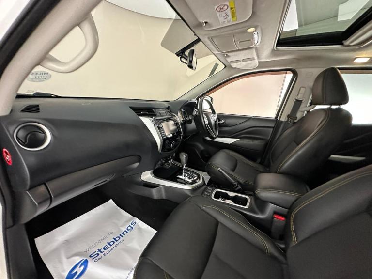 2018 Nissan Navara 2.3 dCi N-Guard Auto 4WD Euro 6 4dr PICK UP Diesel Automatic