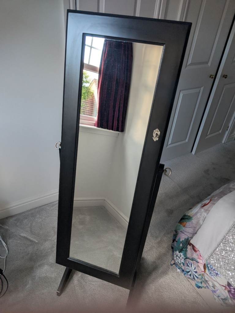 Jewellery box and mirror stand 