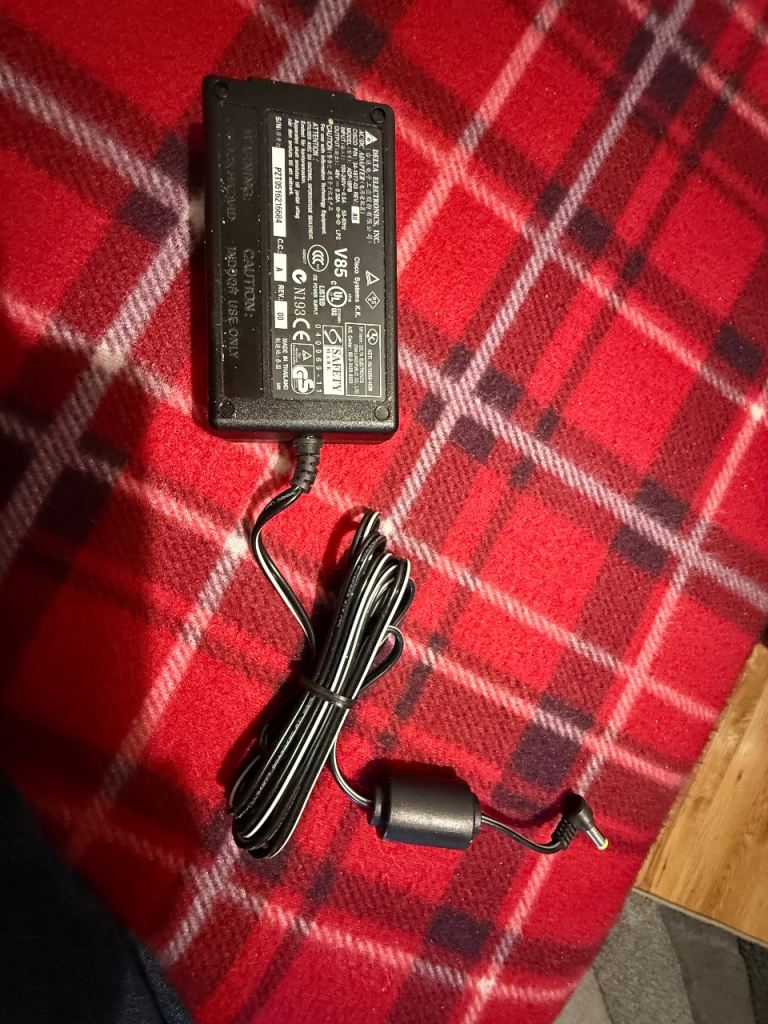 DELTA Electronics 48V adapter