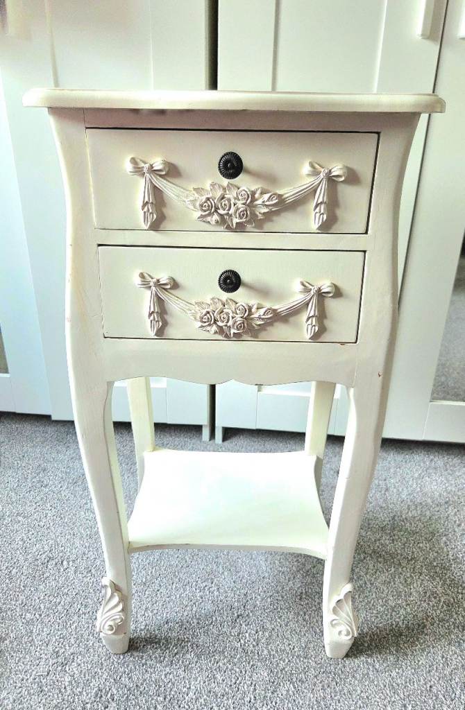 1x cream bedside table 40cm x 35cm x 76cm