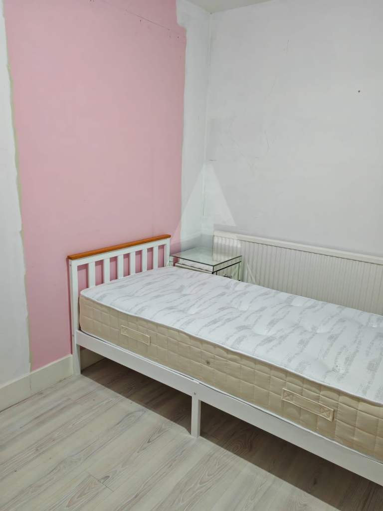 Spacious and Cosy Single Room for Rent in - CR0 6DP