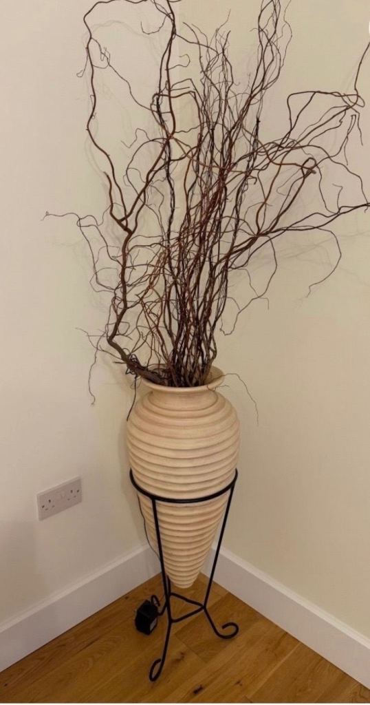 Decorative pot / vase
