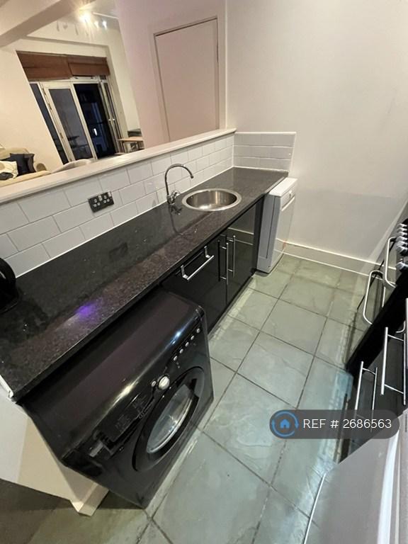 2 bedroom flat in Sunlight Square, London, E2 (2 bed) (#2686563)