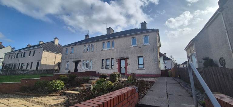 Two Bedroom Upper - Thornliebank