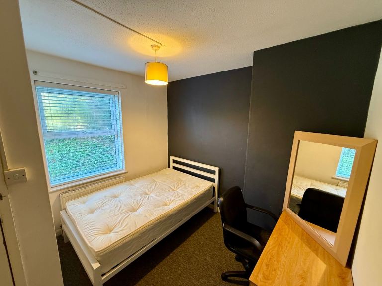 ✨ Last 2 Rooms Available BN1 - Weekly Cleaning Included