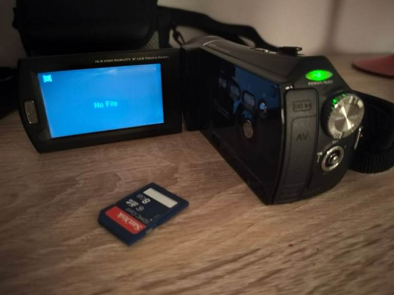 Hitachi HD camcorder DZHV1074 , great condition 