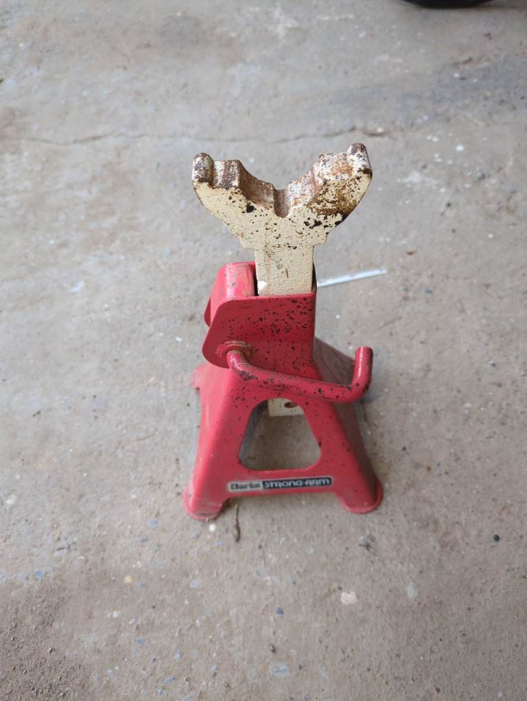 Clarke Strong Arm Axle Stand