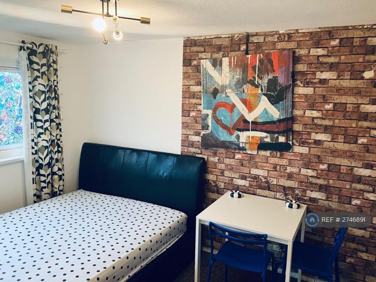 1 bedroom in Hartsworth Close, London, E13 (#2746891)