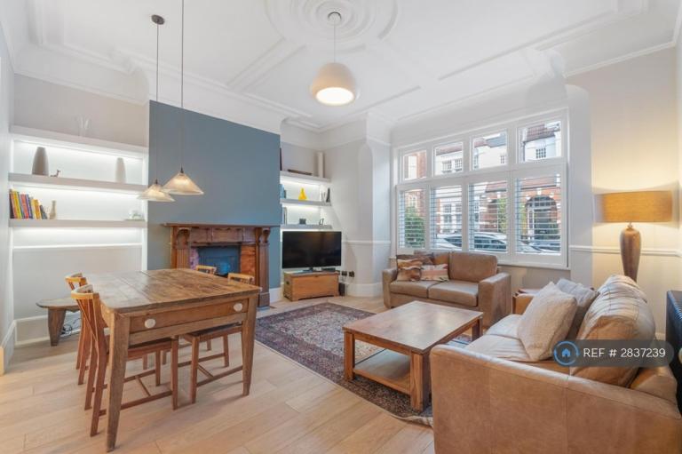 2 bedroom flat in Glenmore Road, London, NW3 (2 bed) (#2837239)