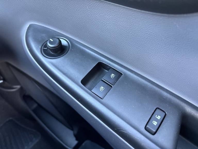 2016 Vauxhall Viva 1.0i SL Hatchback 5dr Petrol Manual Euro 6 (75 ps) Hatchback Petrol Manual