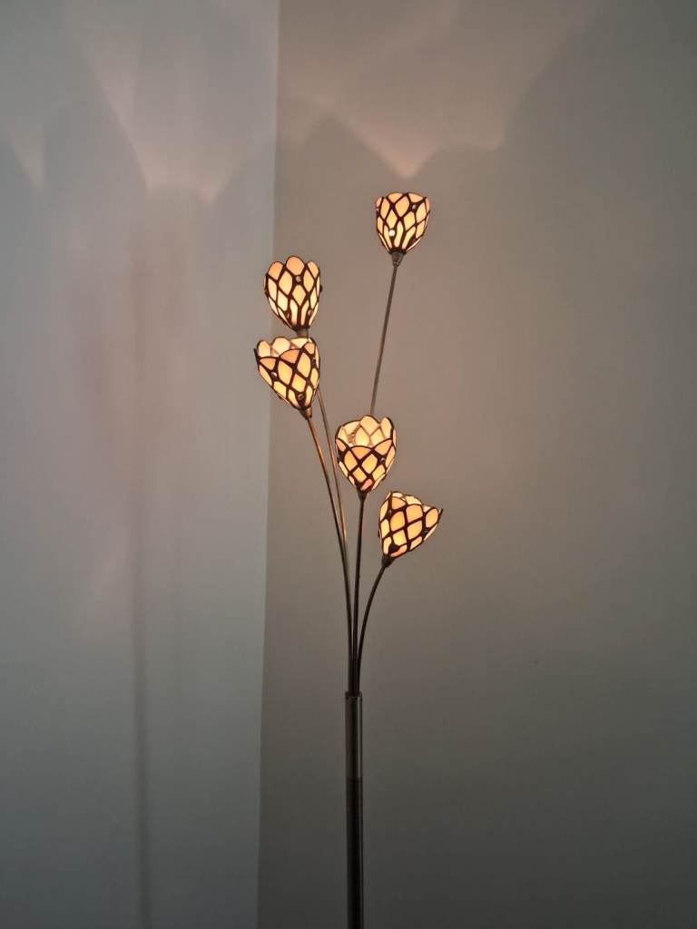 Stylish Floor Lamp with Multiple Lights – Good Condition