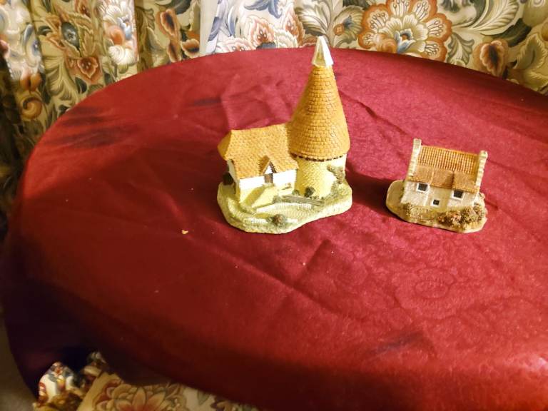 2 lilliput lane cottages by david winter