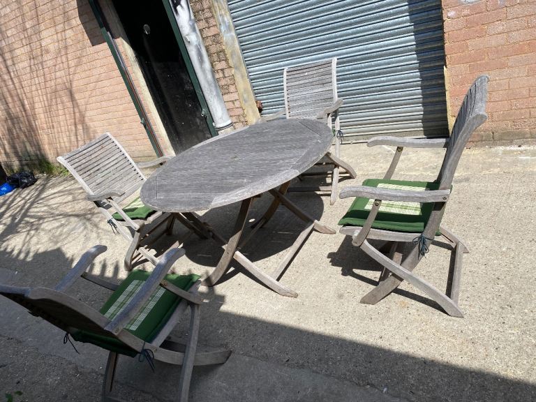🚚Beautiful Wooden Round Branded Table With 4Chairs For Sale 