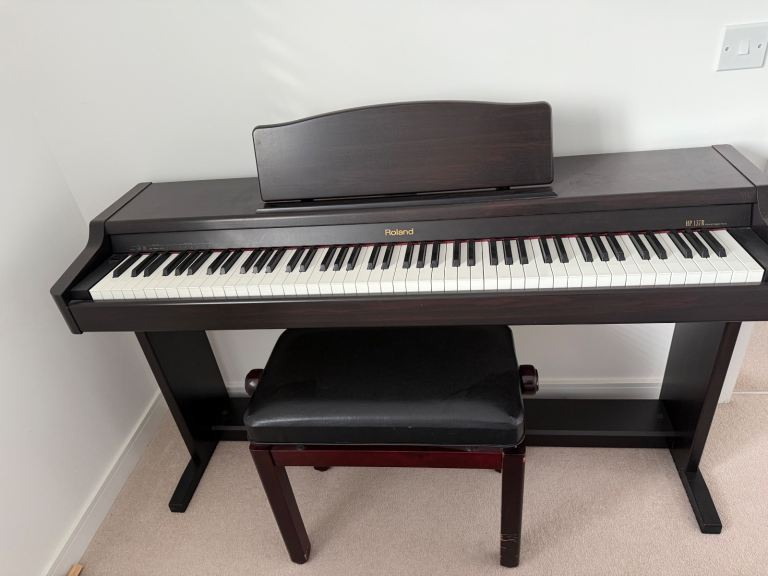 Roland HP 137R Digital Piano