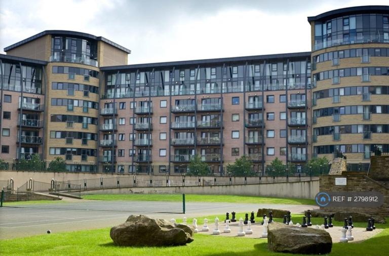 1 bedroom flat in Salts Mill Road, Shipley, BD17 (1 bed) (#2798912)