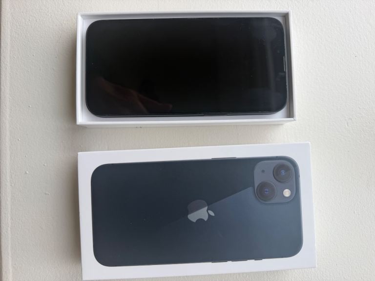 iPhone 13 128GB 87% battery health black excellent condition still with original box