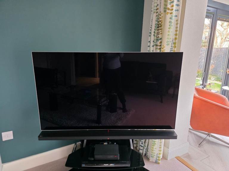 LG OLED 55" TV with table top stand