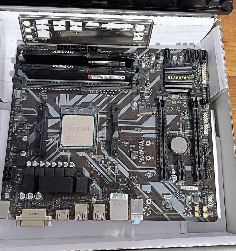 Gigabyte B450M DS3H + Ryzen 5 2600 + 16GB DDR4 