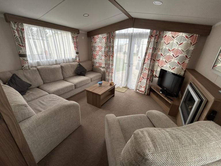 2017 SWIFT BIARRITZ 40X12 • 3 BED • DG • CH • PATIO DOORS • £23,995