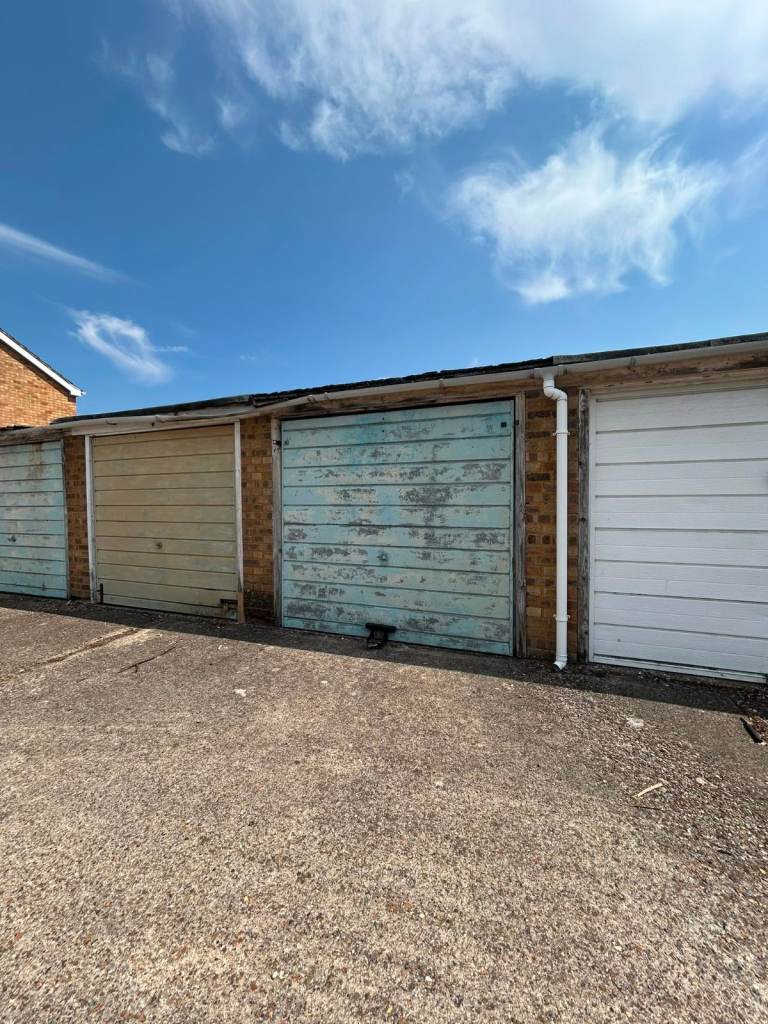 Garage to rent in Brickhill, Bedford 