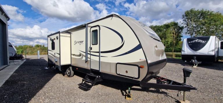 2016 Forest Rive Surveyor 266RLDS 1 Bedroom American Caravan 5th Wheel RV