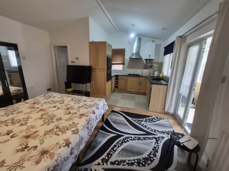 Studio Annexe for rent - own entrance 