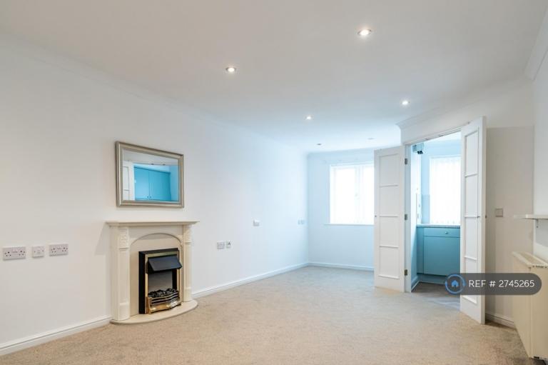 1 bedroom flat in Rare Top Floor - Stunning Views, Cleadon, Sunderland, SR6 (1 bed) (#2745265)