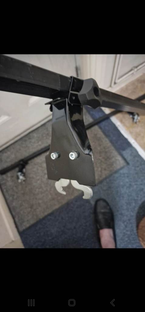 UNIVERSAL  CAR ROOF BARS FOR CARS WITH RAIN GUTTERS