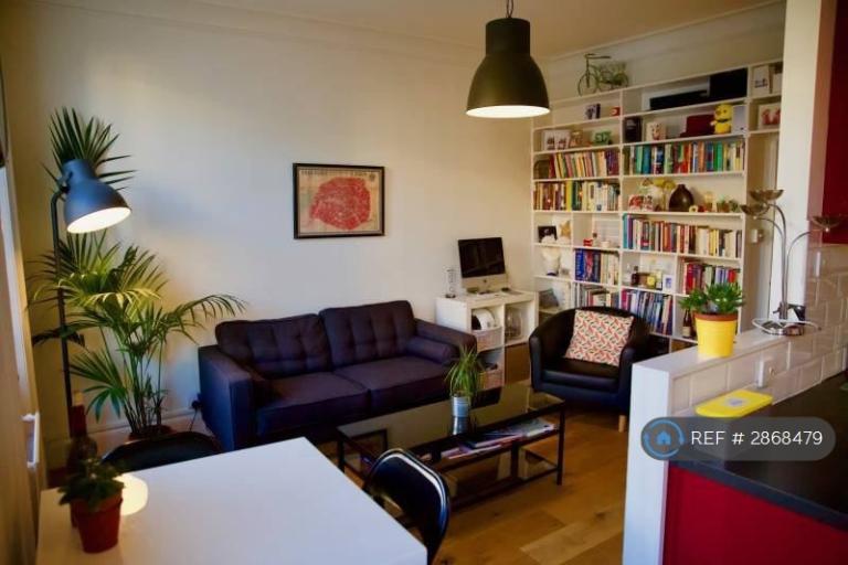 2 bedroom flat in Grafton Road, London, NW5 (2 bed) (#2868479)