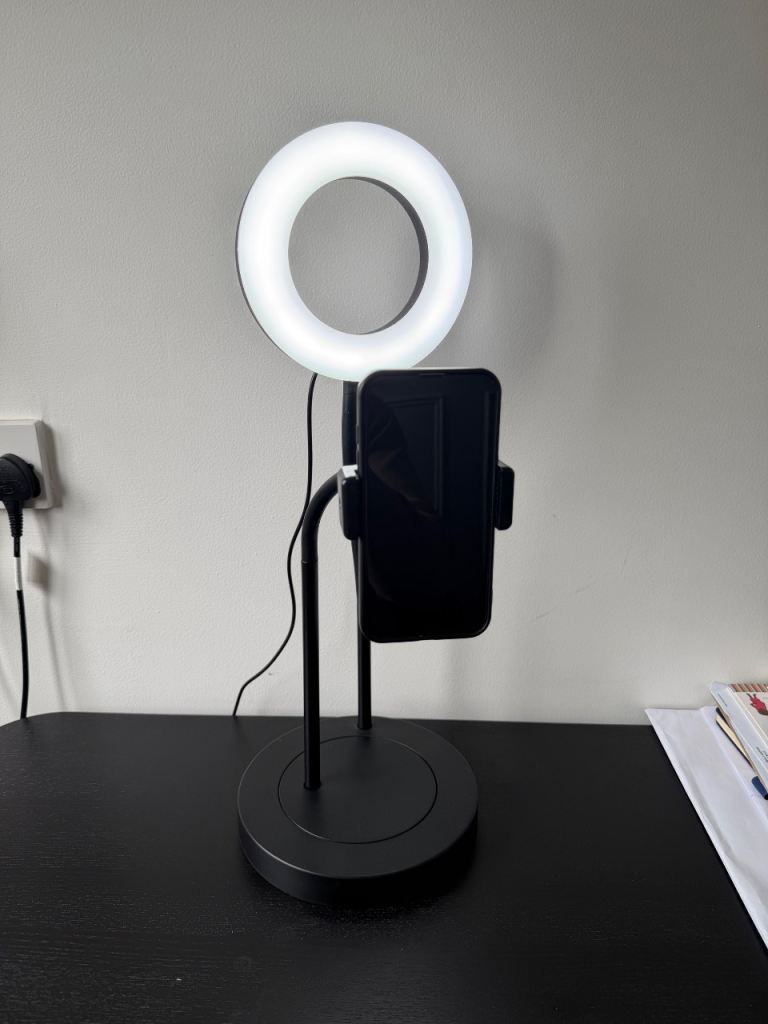 Ring light with phone holder
