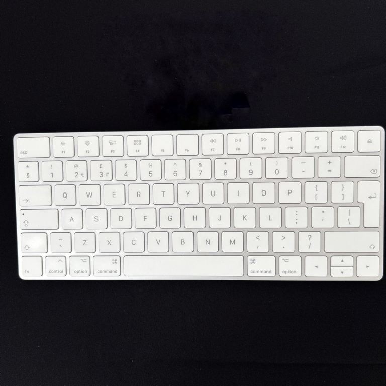 Apple Magic Keyboard Wireless Bluetooth QWERTY UK