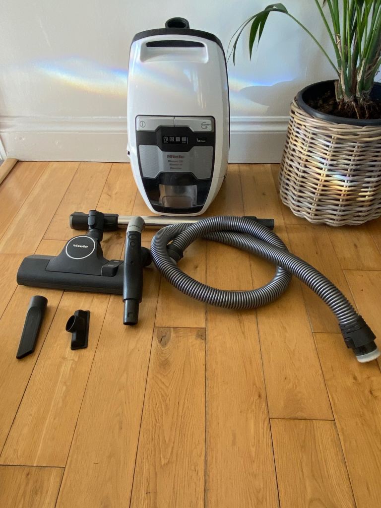 Miele blizzard CX1 comfort. Bagless  Vacuum cleaner (collect near junction 35 off M1)