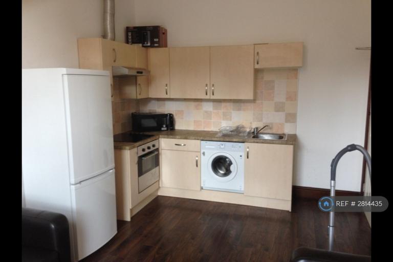 3 bedroom flat in Hyde Terrace, Leeds, LS2 (3 bed) (#2814435)