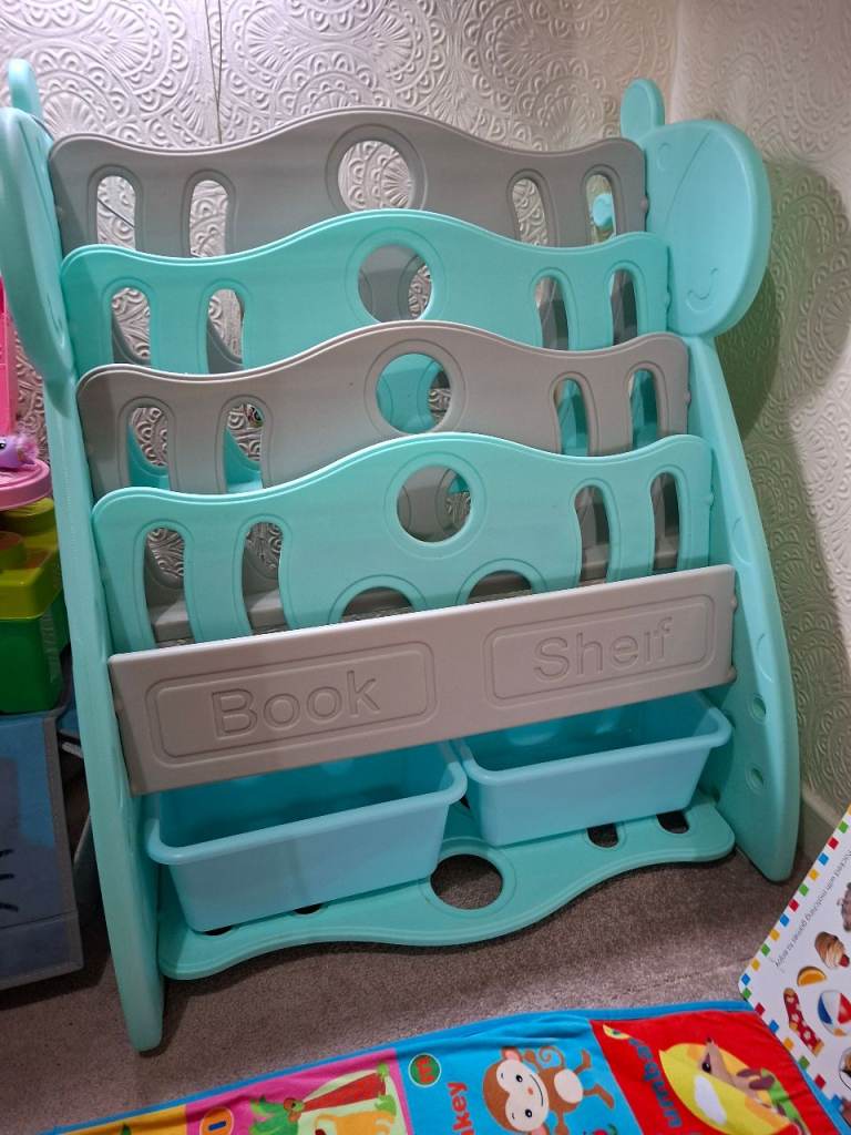 Kids bookshelf