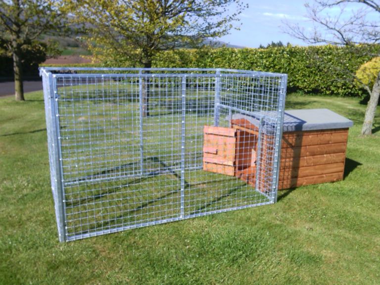 Dog run/puppy pen/mesh panels