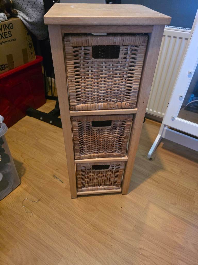 Small set of drawers 