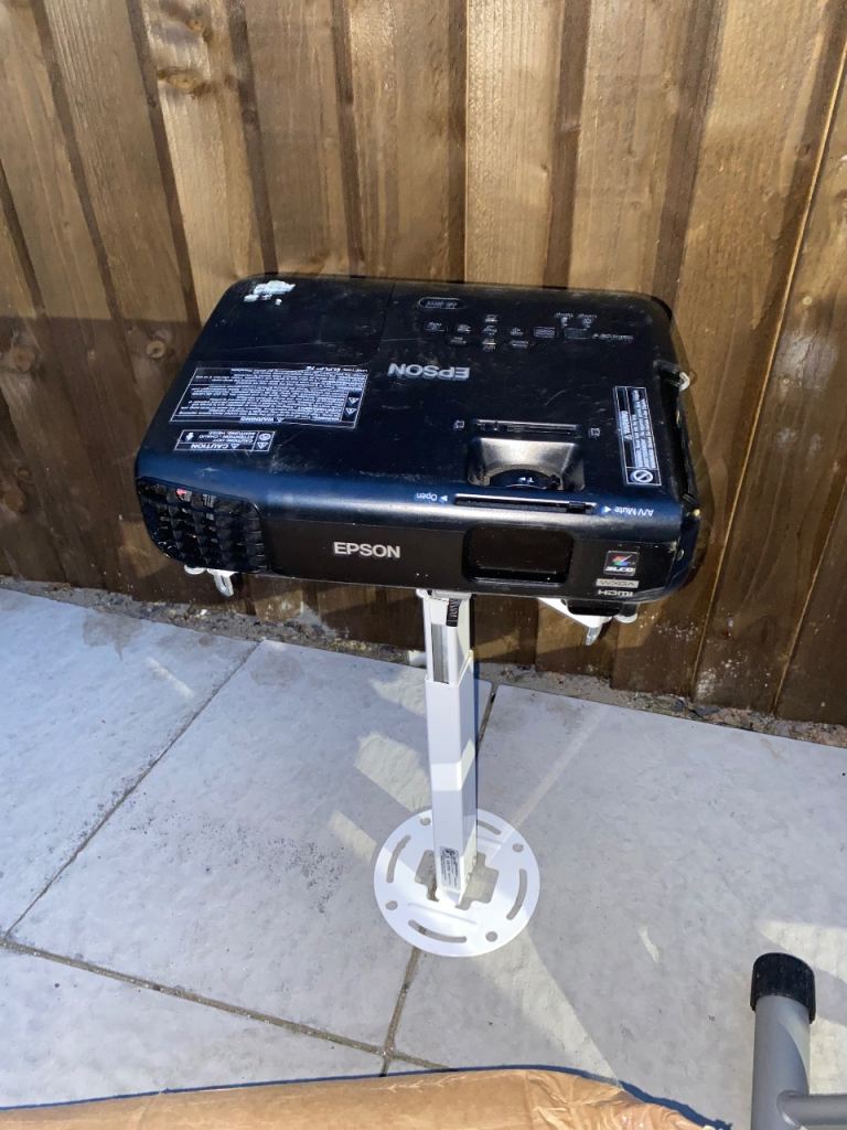Epson EB-W03 Projector with Mount - Fair Condition