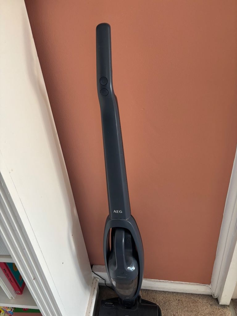 Hoover upright cordless AEG