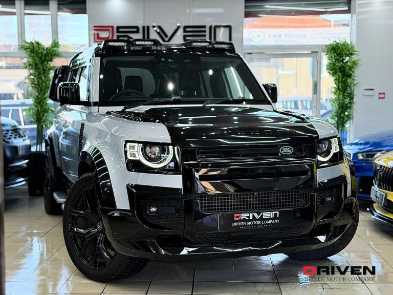 HUGE SPEC! LAND ROVER DEFENDER 110 3.0 D250 + 7 SEATS+ PAN ROOF +&nbsp;FREE&nbsp;DELIVERY